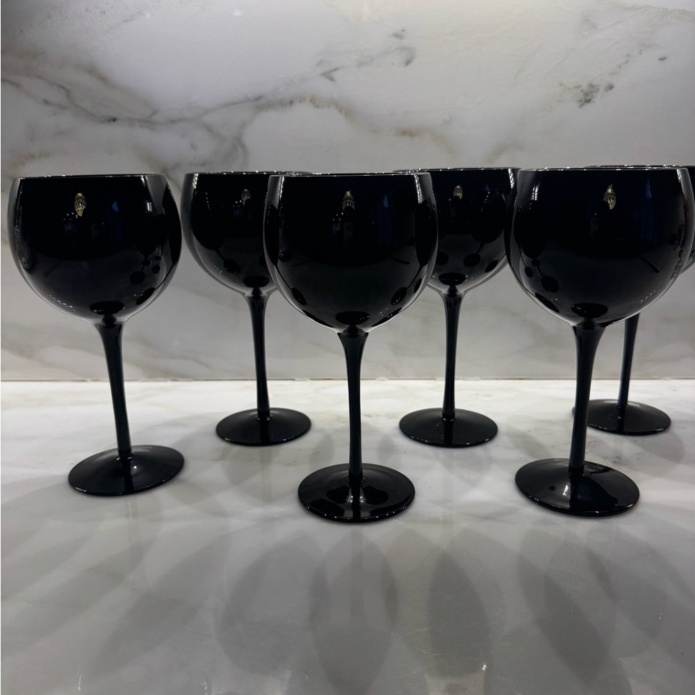 Elegant Black Wine Glass Set